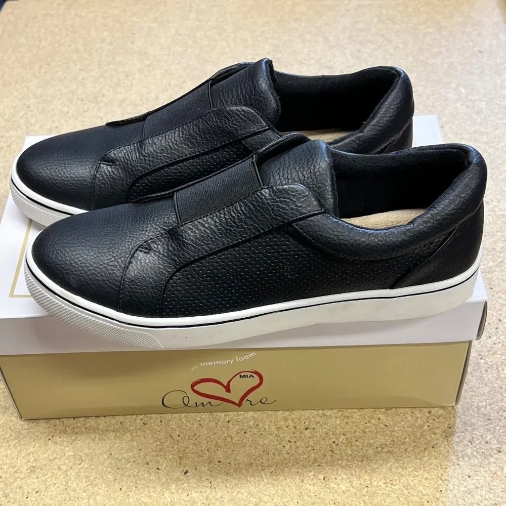 Mia Amore Rery‎ faux leather perforated sneakers size 7.5